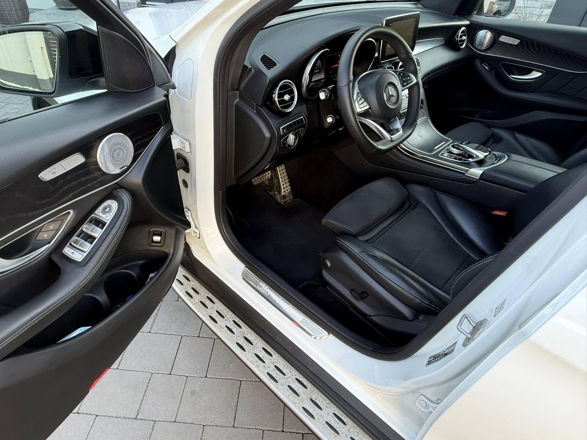 MERCEDES GLC 220d AMG alb