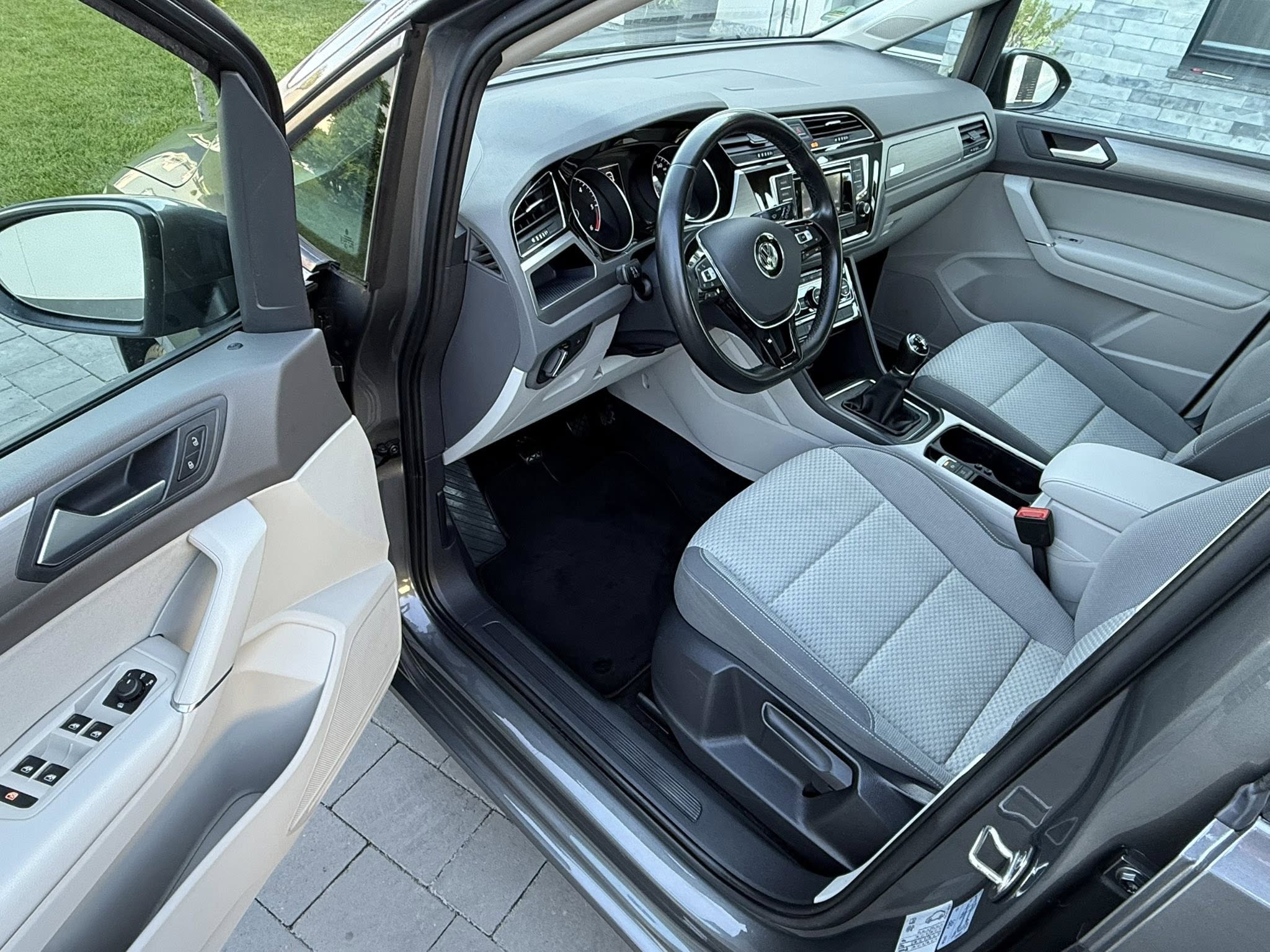 VW TOURAN 2016 Confortline