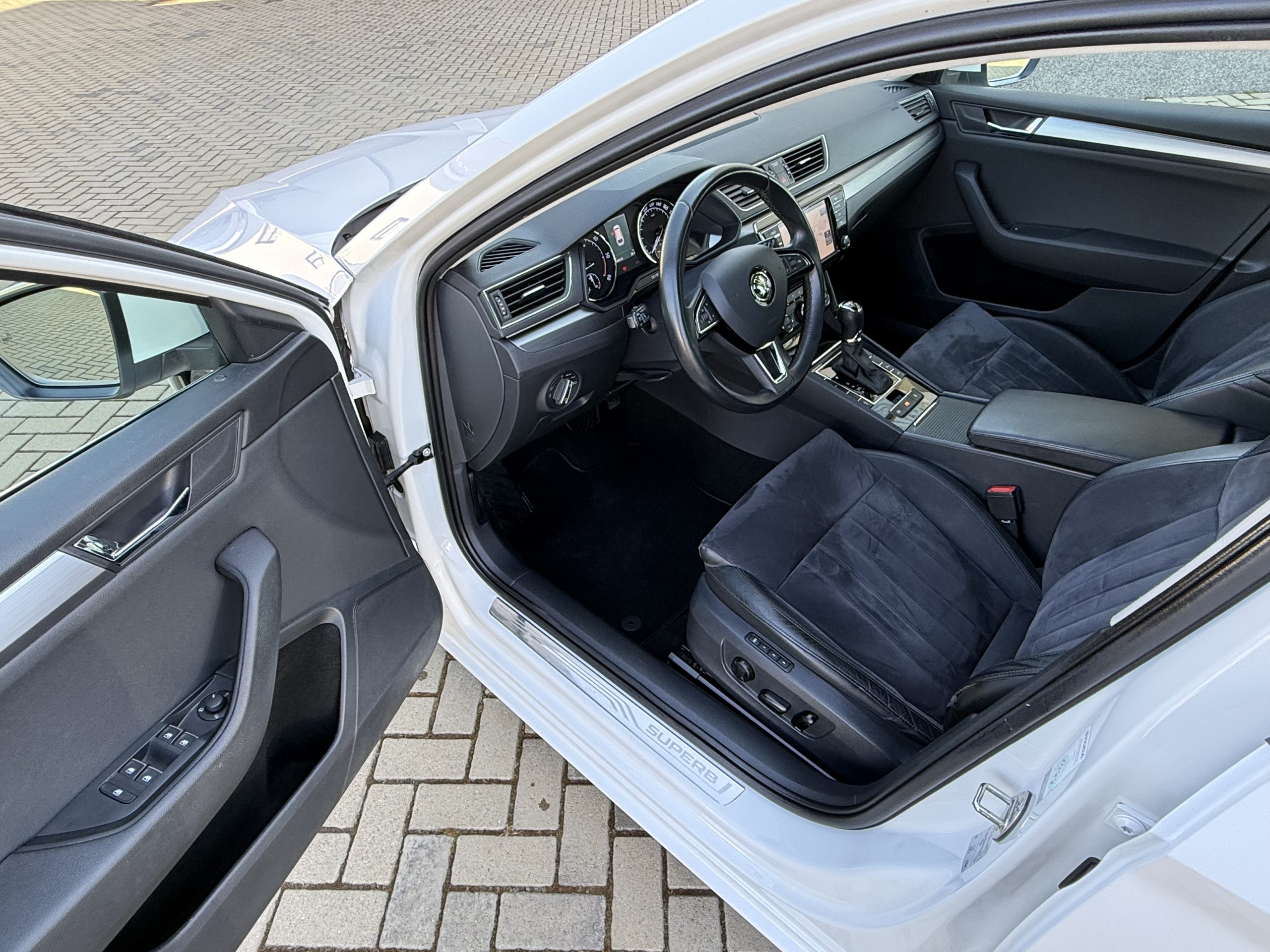 SKODA SUPERB 2017/09 2.0 TDI DSG LUXURY 190KM