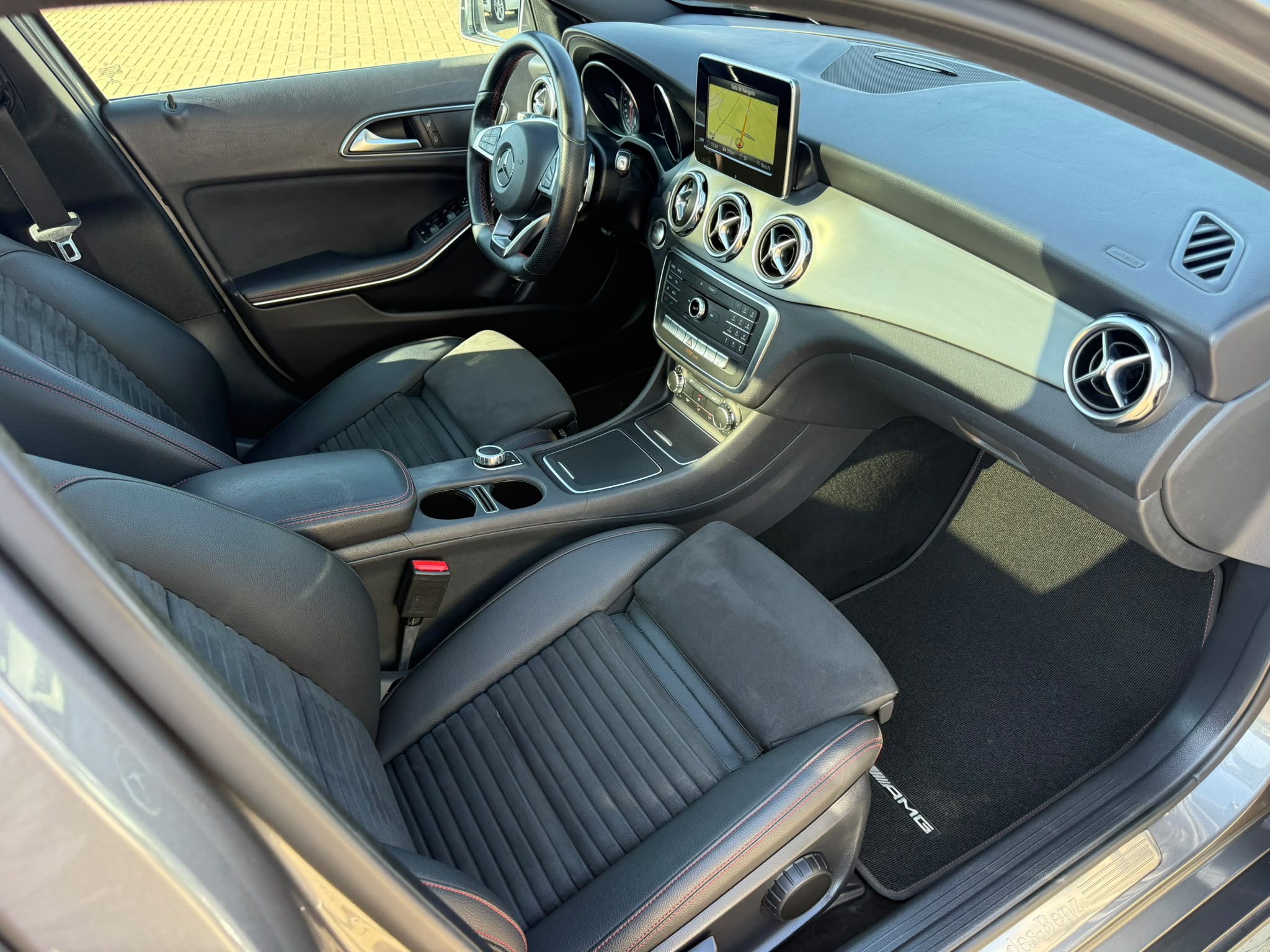 MERCEDES GLA 200D 2019 2.2 D 250KM 2 X AMG